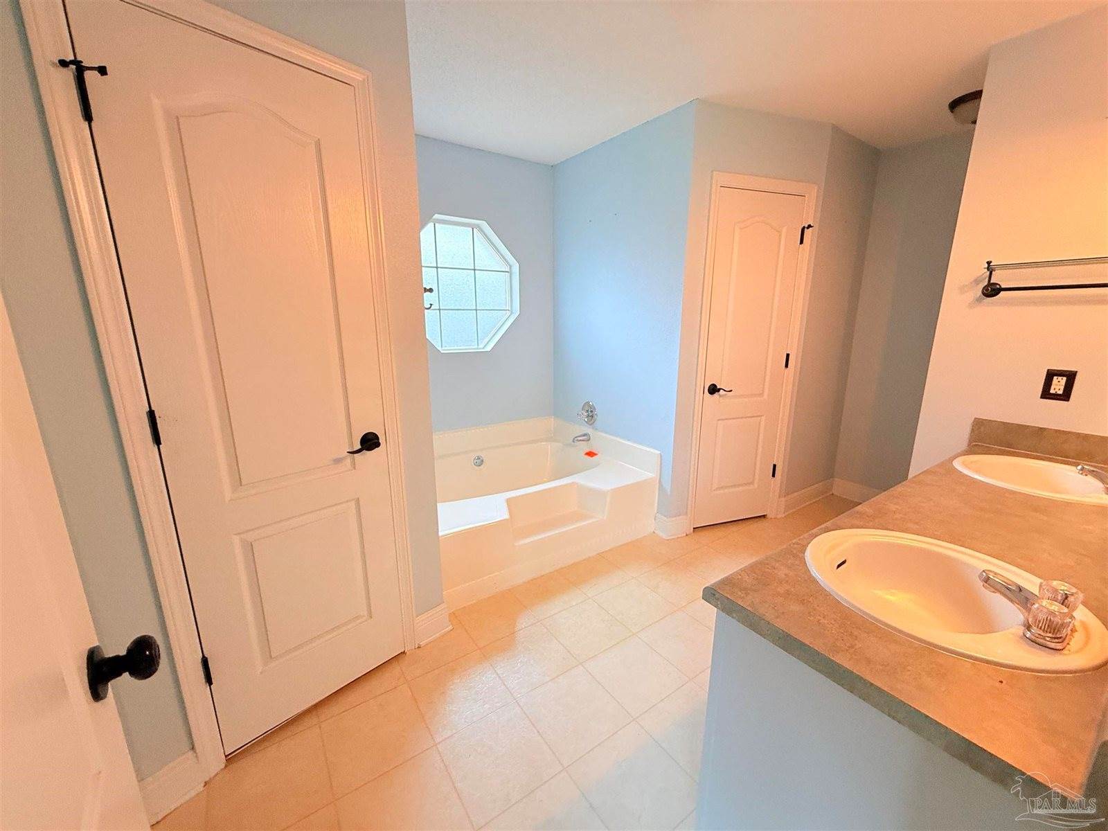 7901 Amethyst Dr, Pensacola, FL 32506