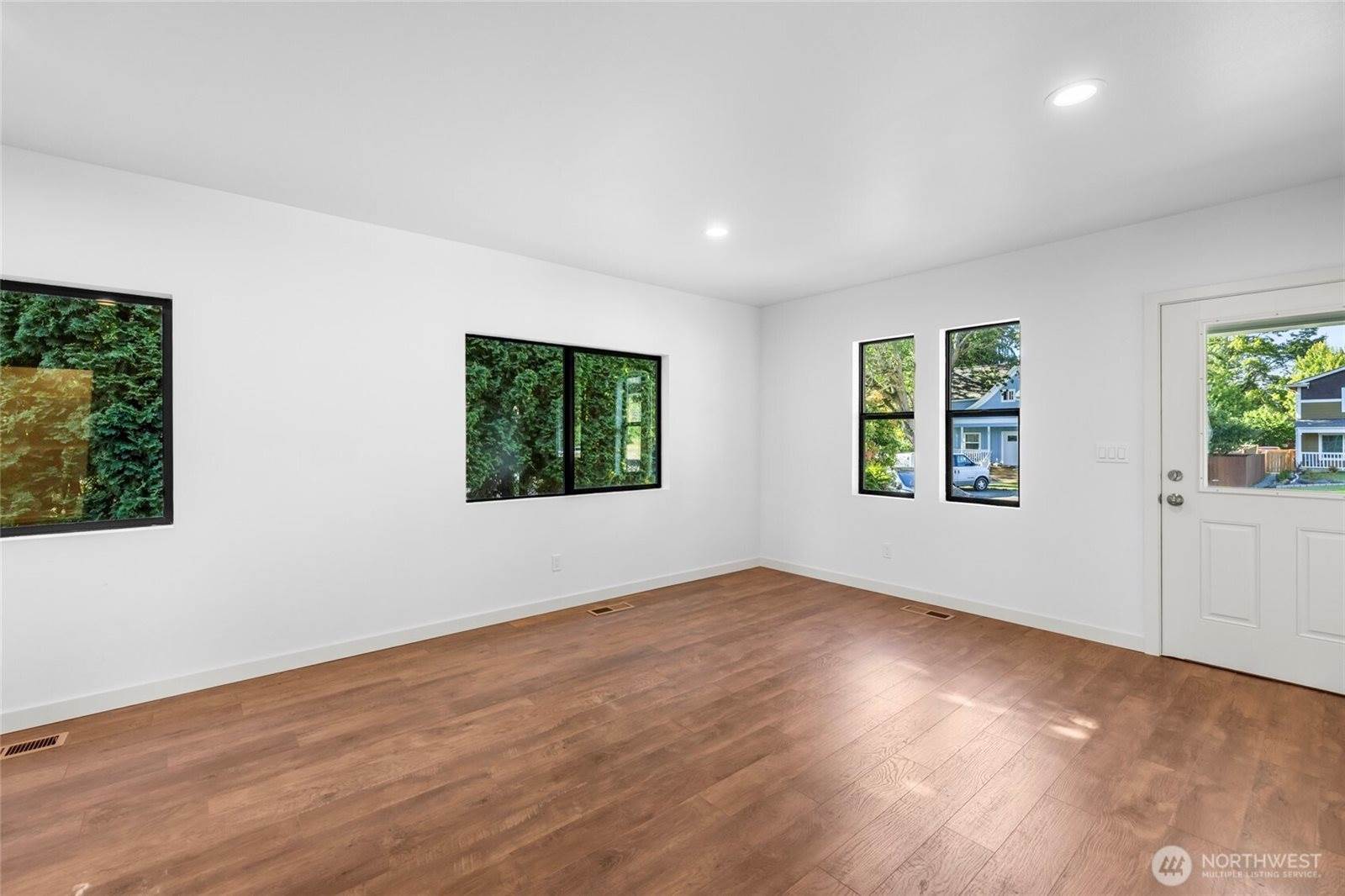 100 Milwaukee Street, Mount Vernon, WA 98273