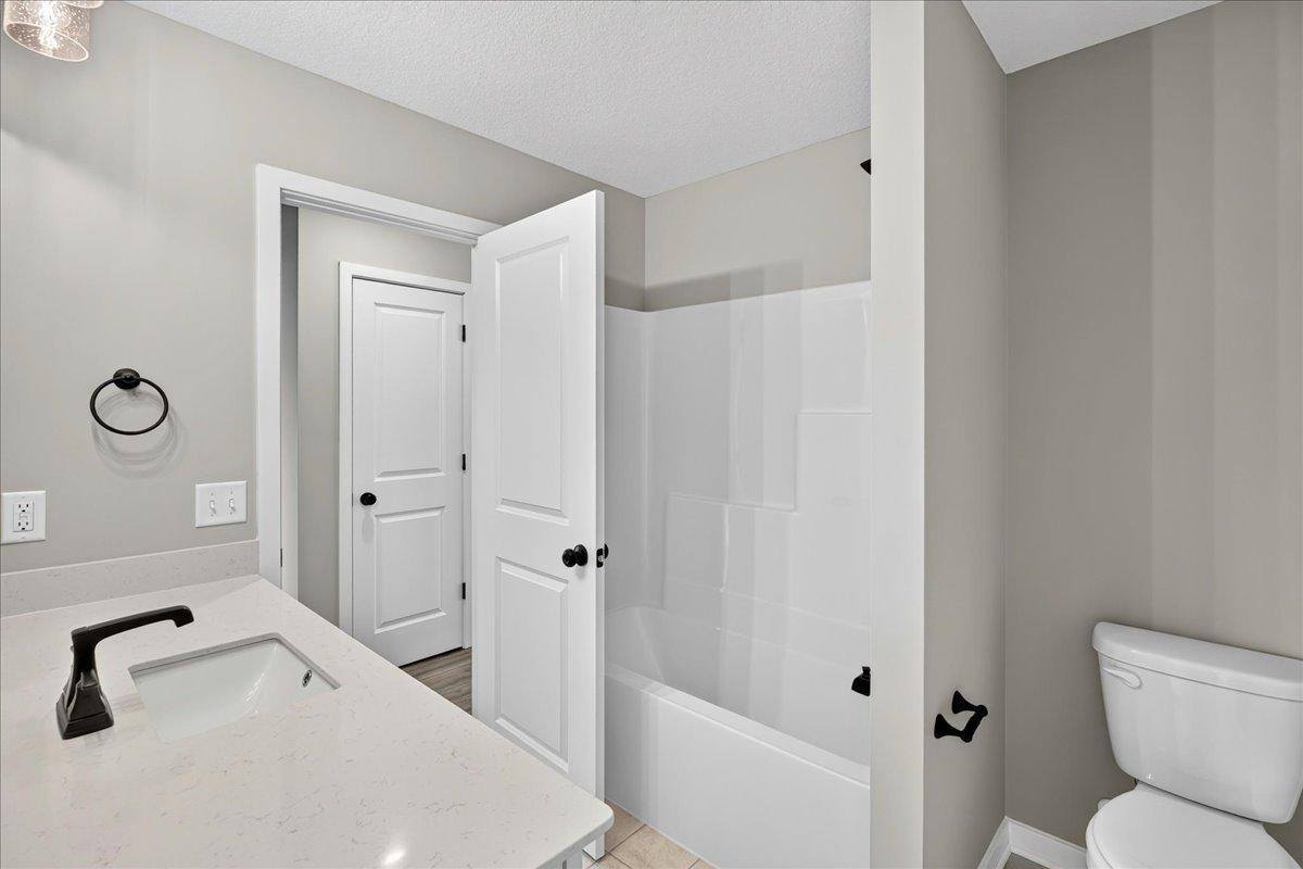 37547 Greenway Avenue, North Branch, MN 55056