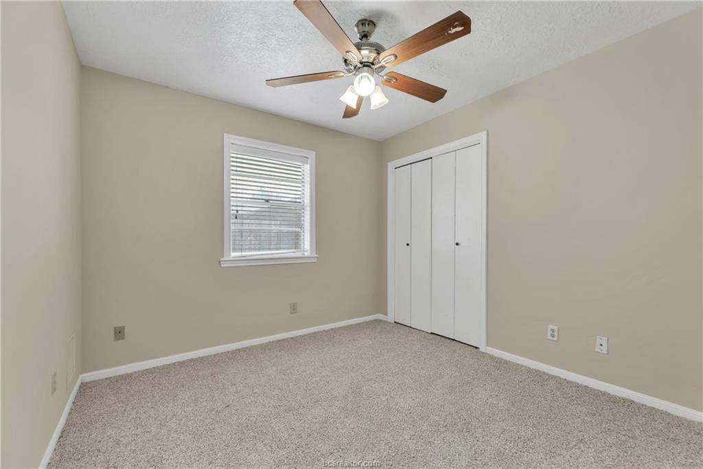 3015 Red Robin Loop, Bryan, TX 77802