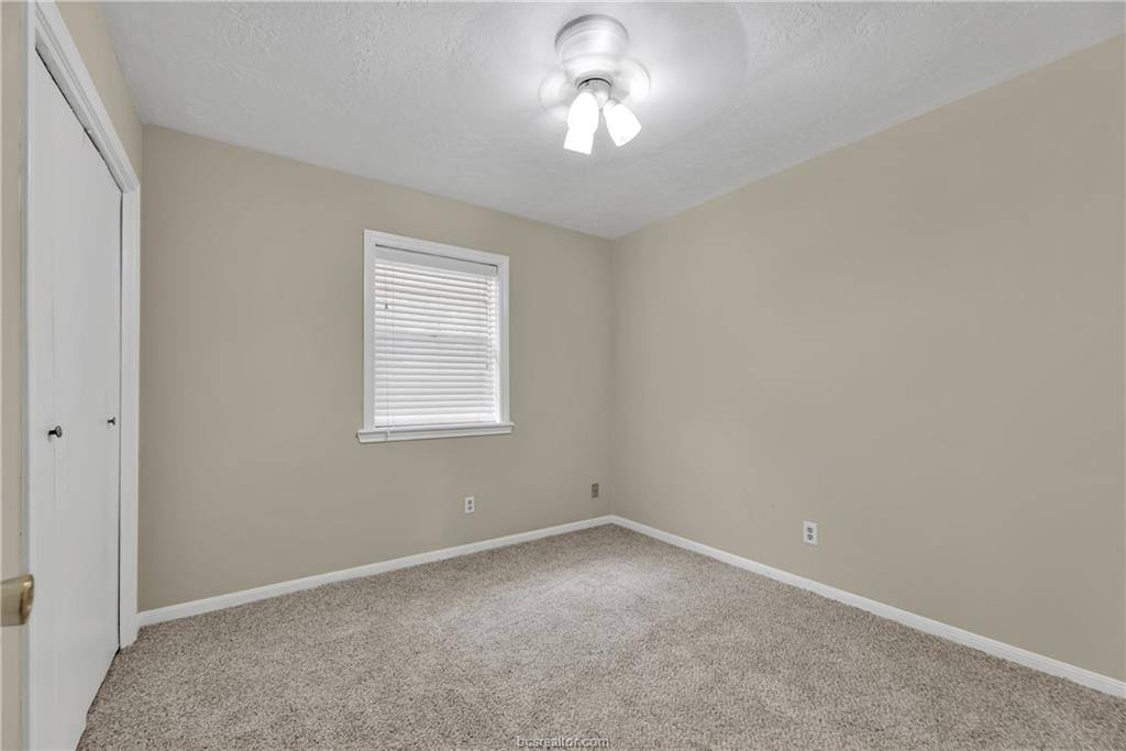 3015 Red Robin Loop, Bryan, TX 77802