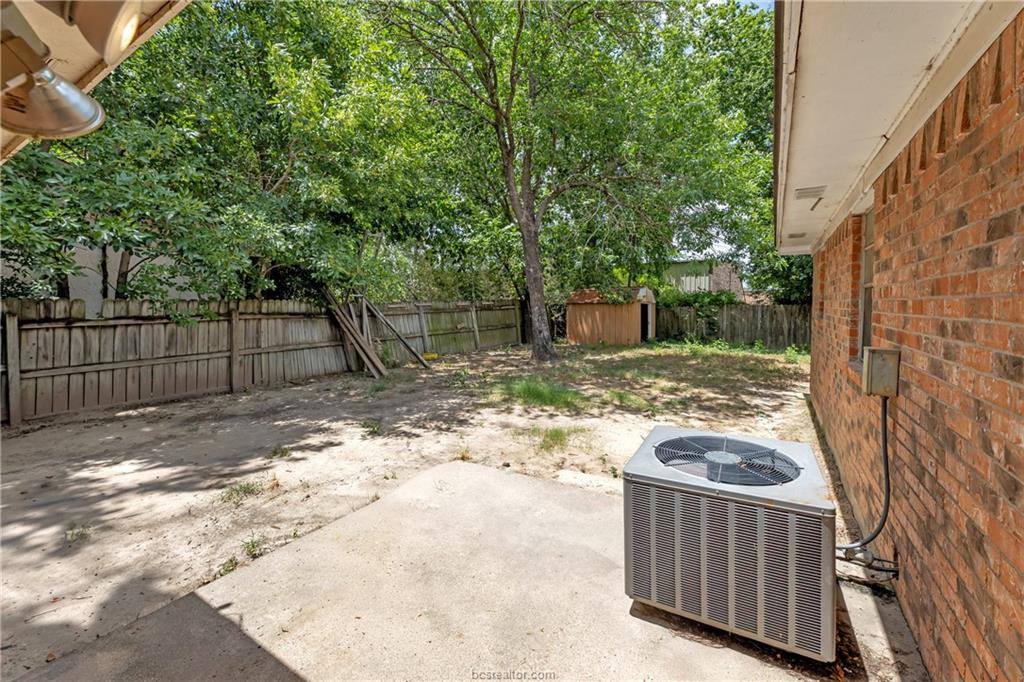 3015 Red Robin Loop, Bryan, TX 77802