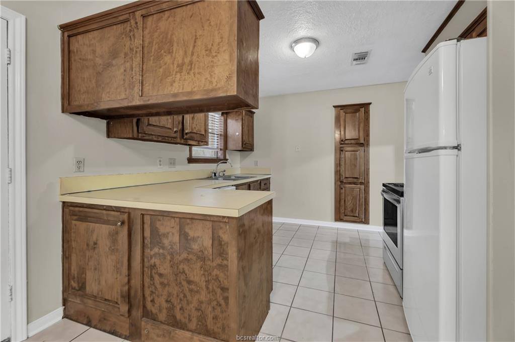 3015 Red Robin Loop, Bryan, TX 77802