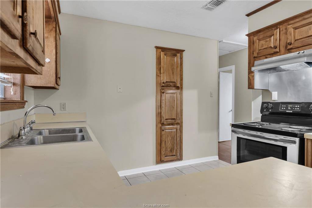 3015 Red Robin Loop, Bryan, TX 77802