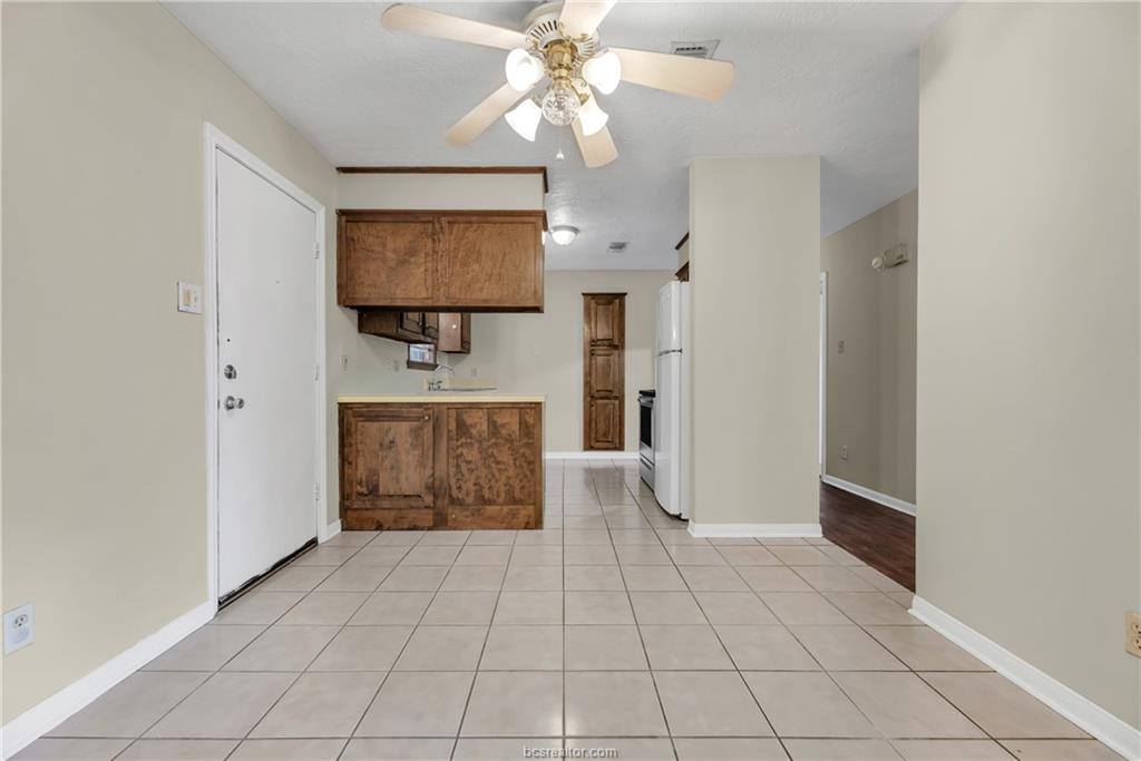 3015 Red Robin Loop, Bryan, TX 77802