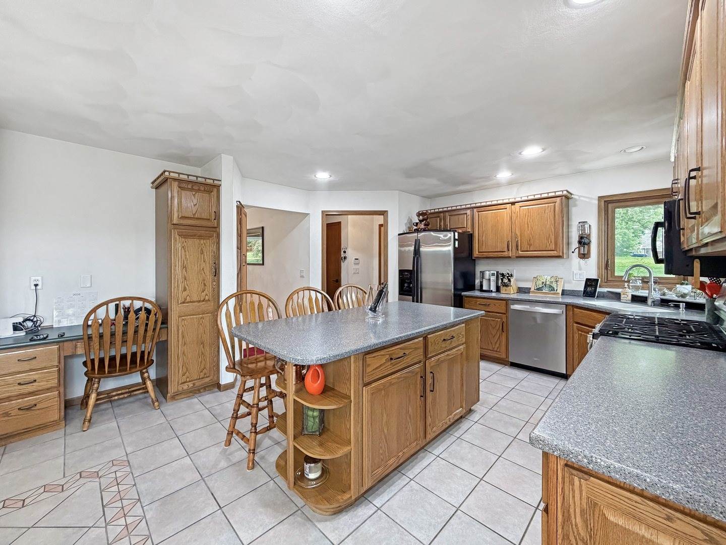 1954 Delmar Drive, Freeport, IL 61032