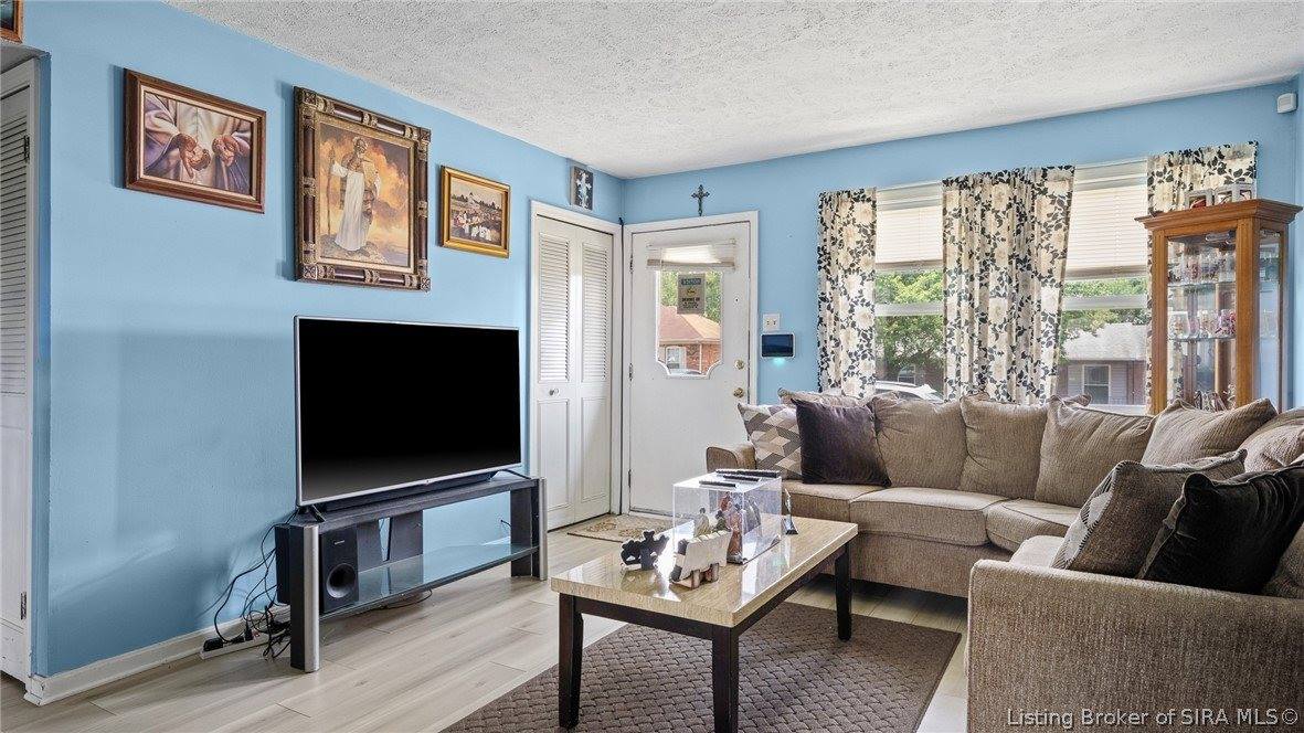 201 Luther Circle, Jeffersonville, IN 47130