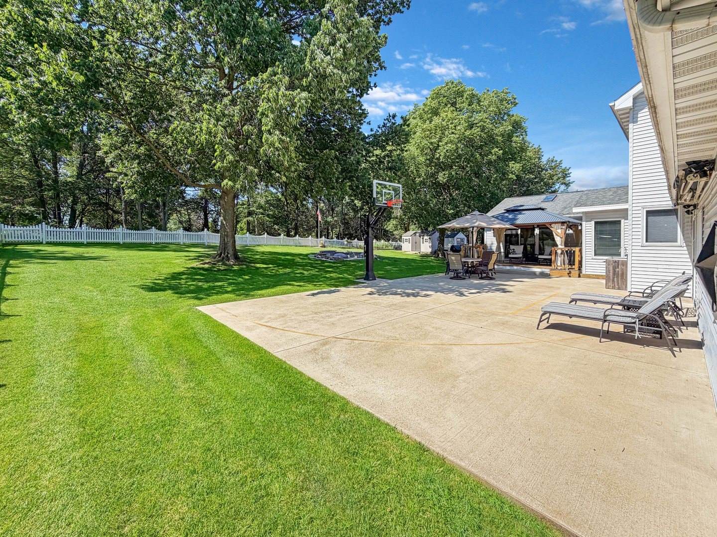 3005 Countryside Lane, Freeport, IL 61032