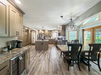 3005 Countryside Lane, Freeport, IL 61032