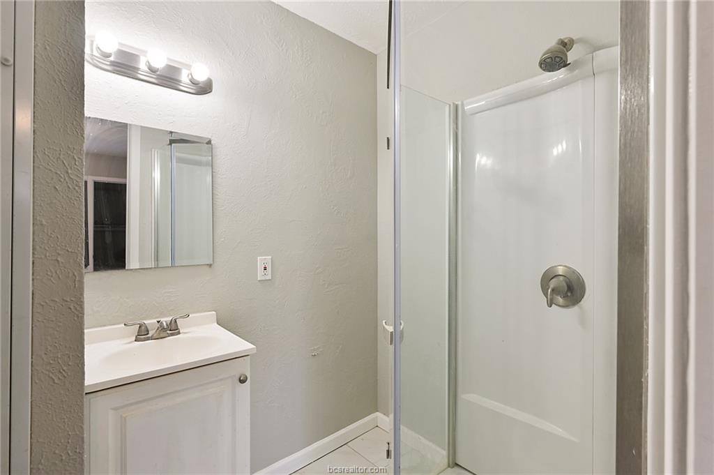 1212 Holik Drive, College Station, TX 77840
