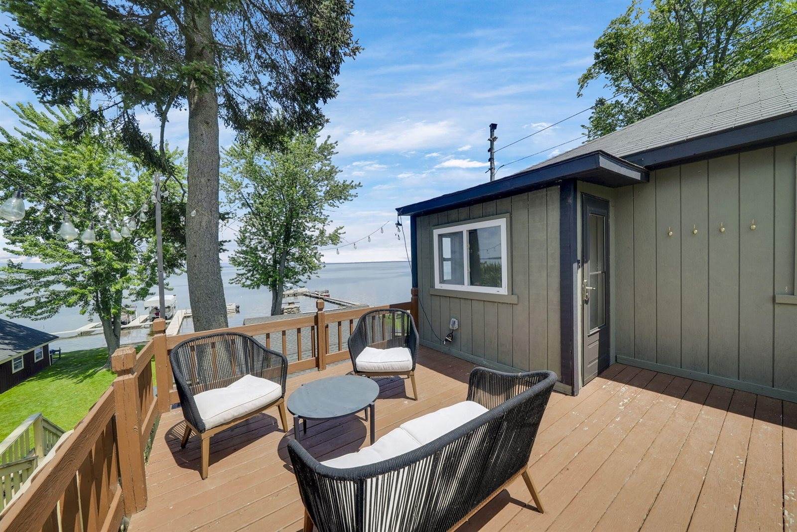 5380 West Houghton Lake Drive, Houghton Lake, MI 48629