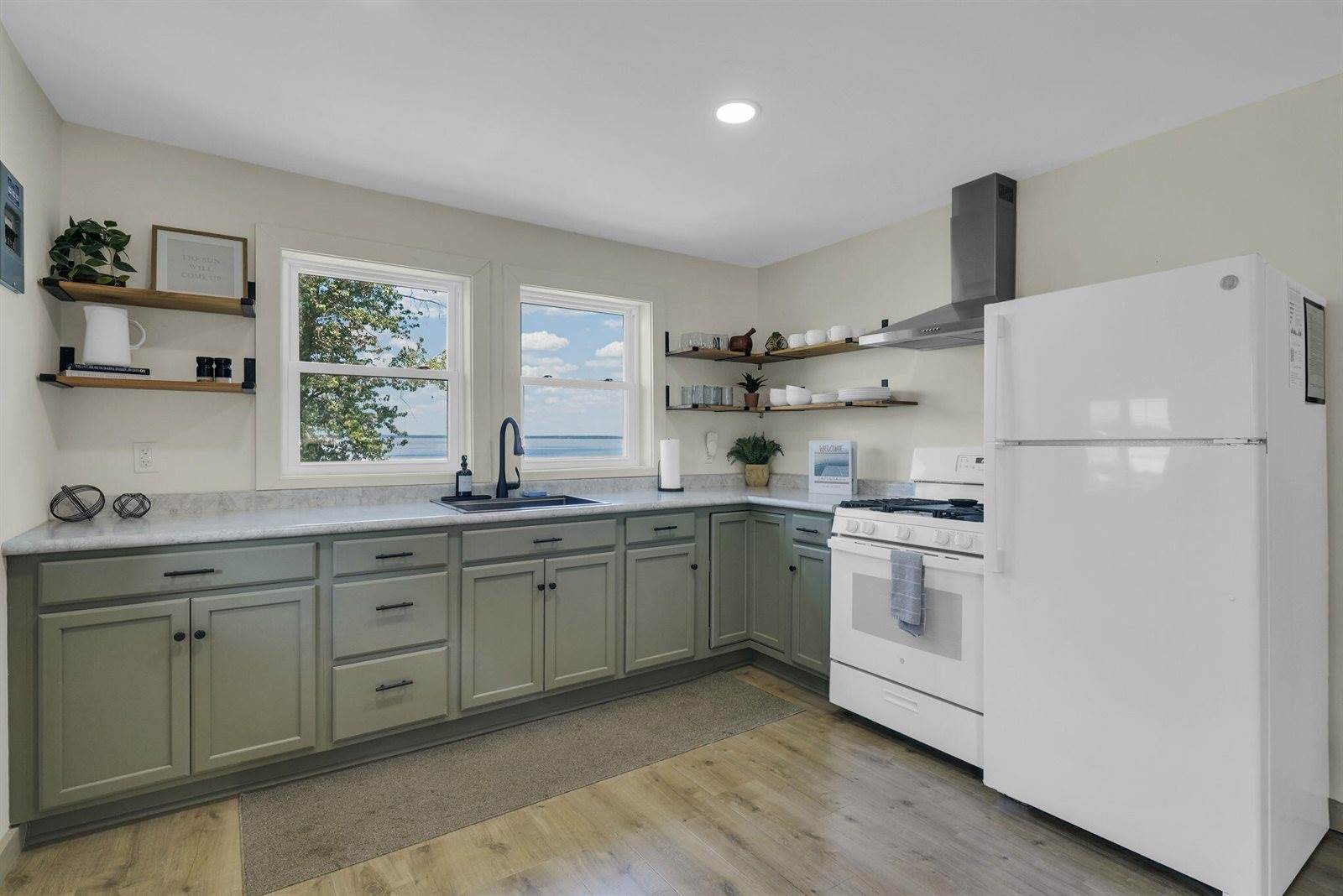 5380 West Houghton Lake Drive, Houghton Lake, MI 48629