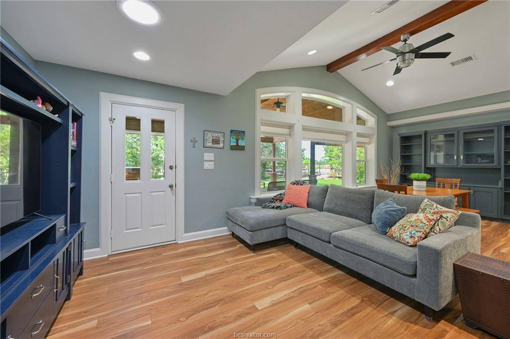 8810 Sandstone Drive, College Station, TX 77845