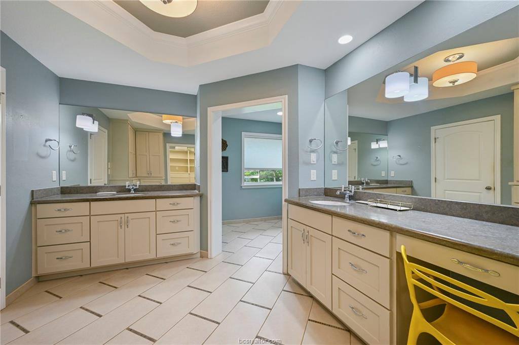 8810 Sandstone Drive, College Station, TX 77845