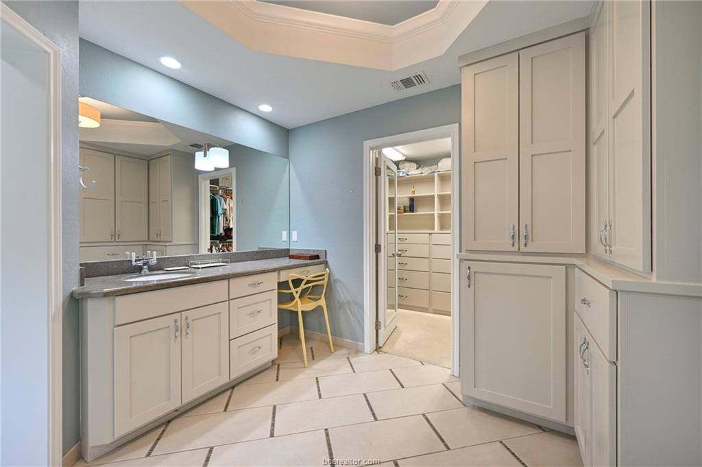 8810 Sandstone Drive, College Station, TX 77845