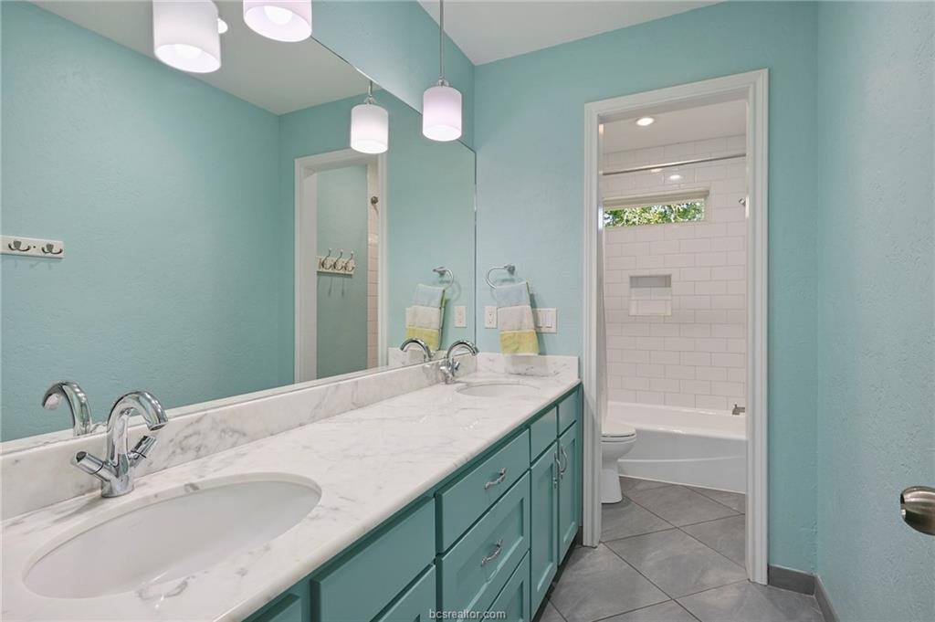 8810 Sandstone Drive, College Station, TX 77845
