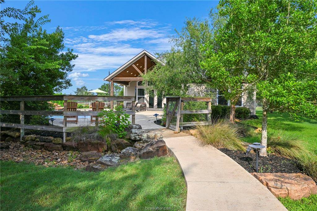 8810 Sandstone Drive, College Station, TX 77845