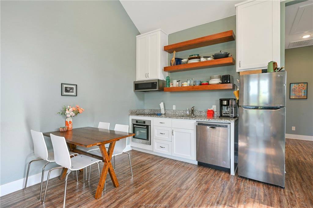 8810 Sandstone Drive, College Station, TX 77845