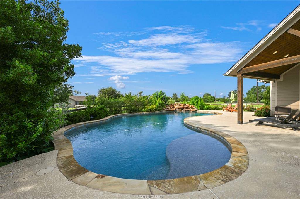 8810 Sandstone Drive, College Station, TX 77845