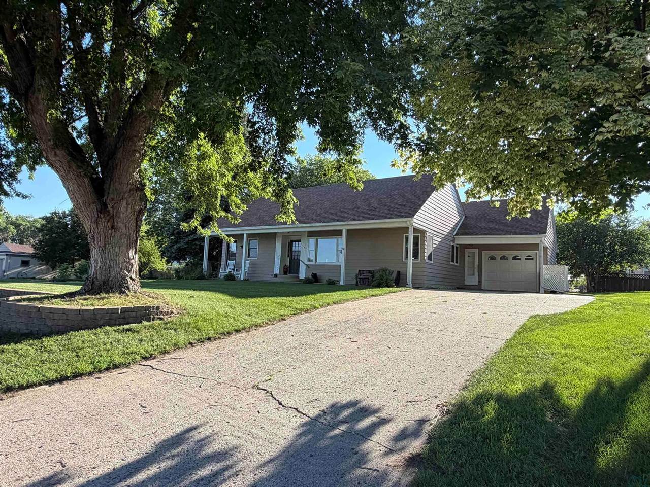 1115 Falcon Dr.