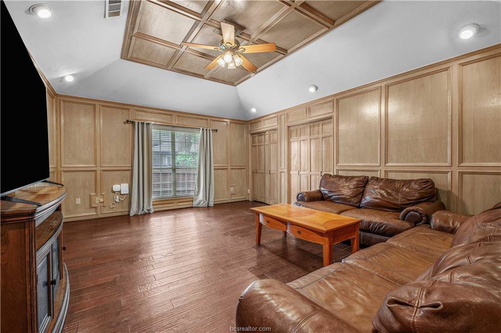 2307 West Briargate Drive, Bryan, TX 77802