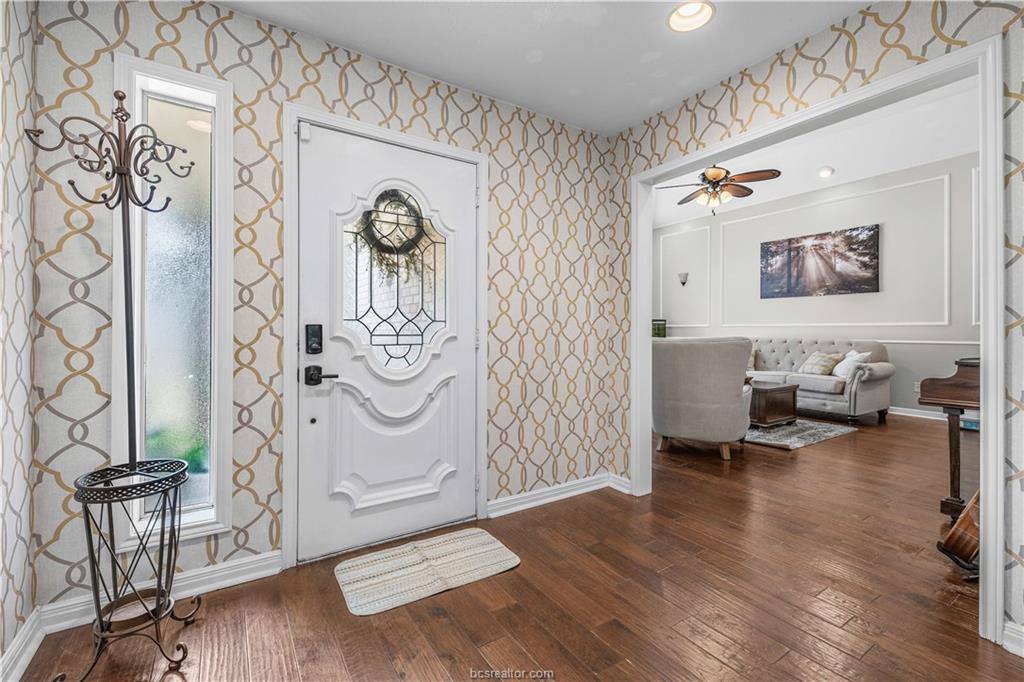 2307 West Briargate Drive, Bryan, TX 77802