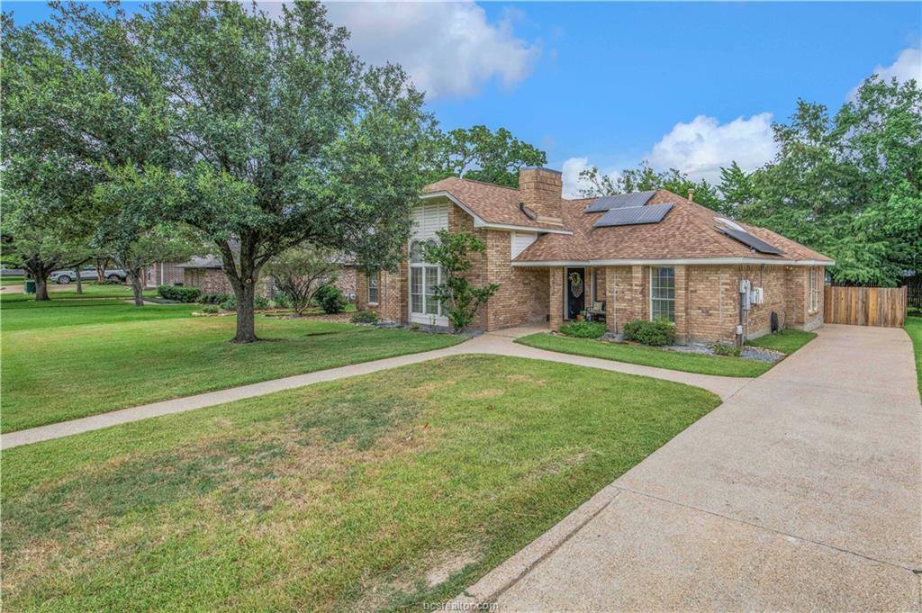 2307 West Briargate Drive, Bryan, TX 77802