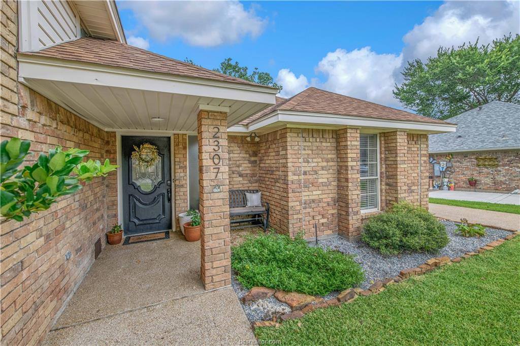 2307 West Briargate Drive, Bryan, TX 77802