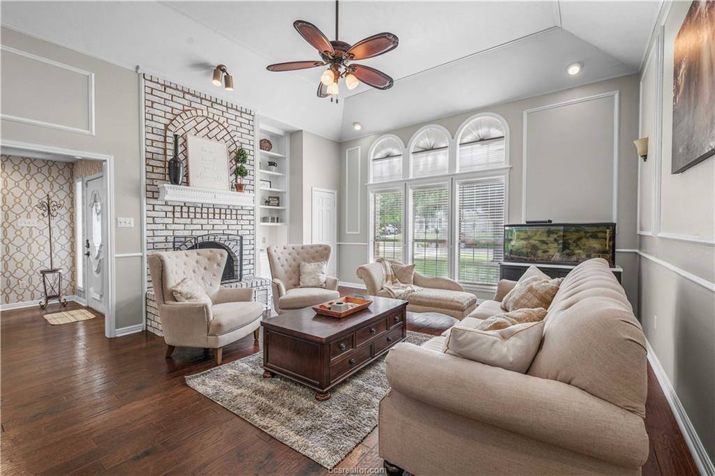2307 West Briargate Drive, Bryan, TX 77802