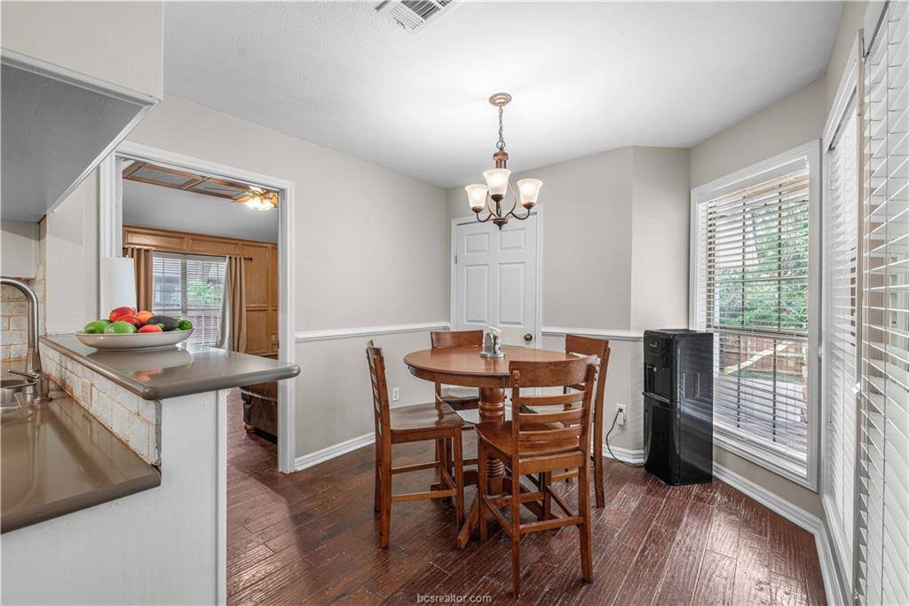 2307 West Briargate Drive, Bryan, TX 77802