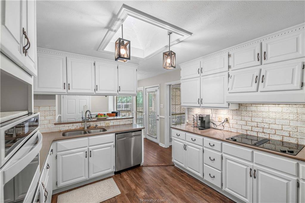 2307 West Briargate Drive, Bryan, TX 77802