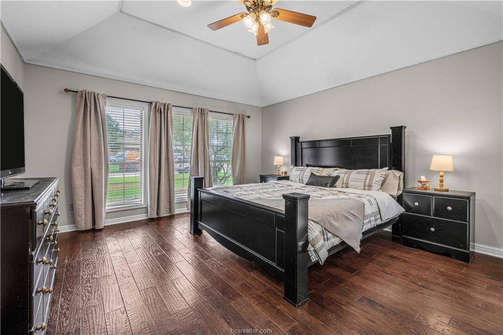 2307 West Briargate Drive, Bryan, TX 77802