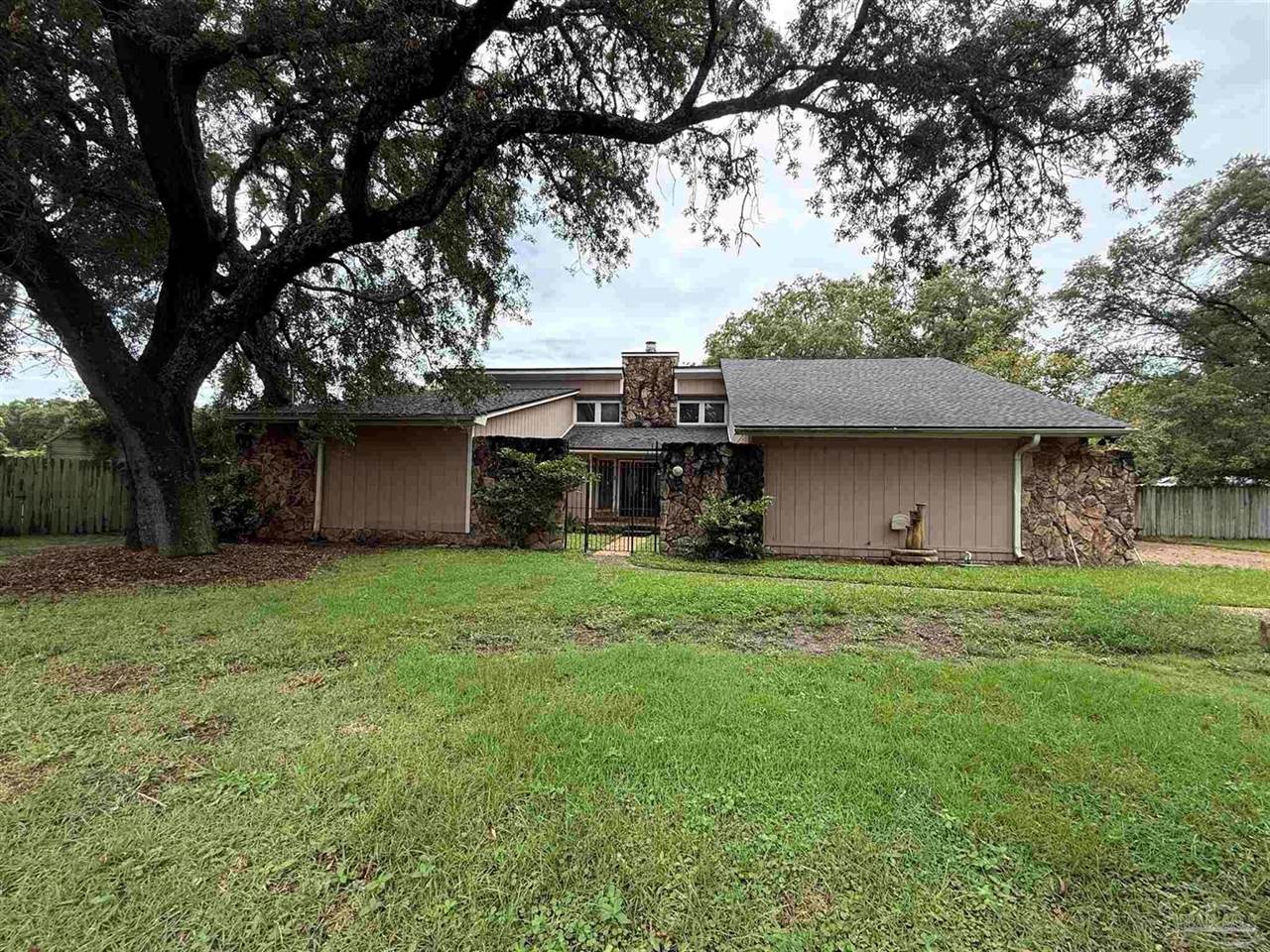 365 Arabian Dr, Pensacola, FL 32506