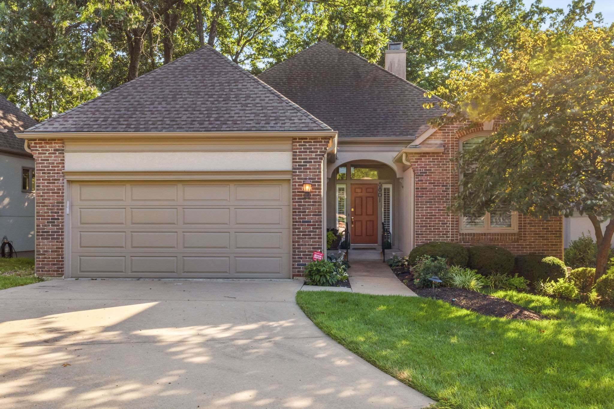 8801 W 142nd St, Overland Park, KS 66221