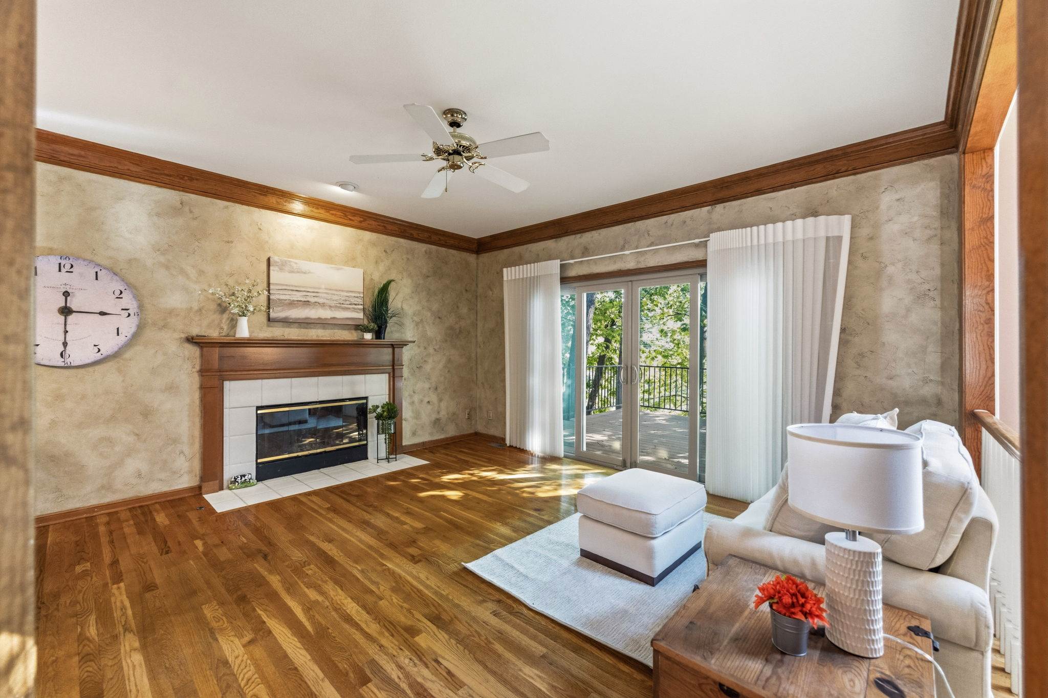 8801 W 142nd St, Overland Park, KS 66221