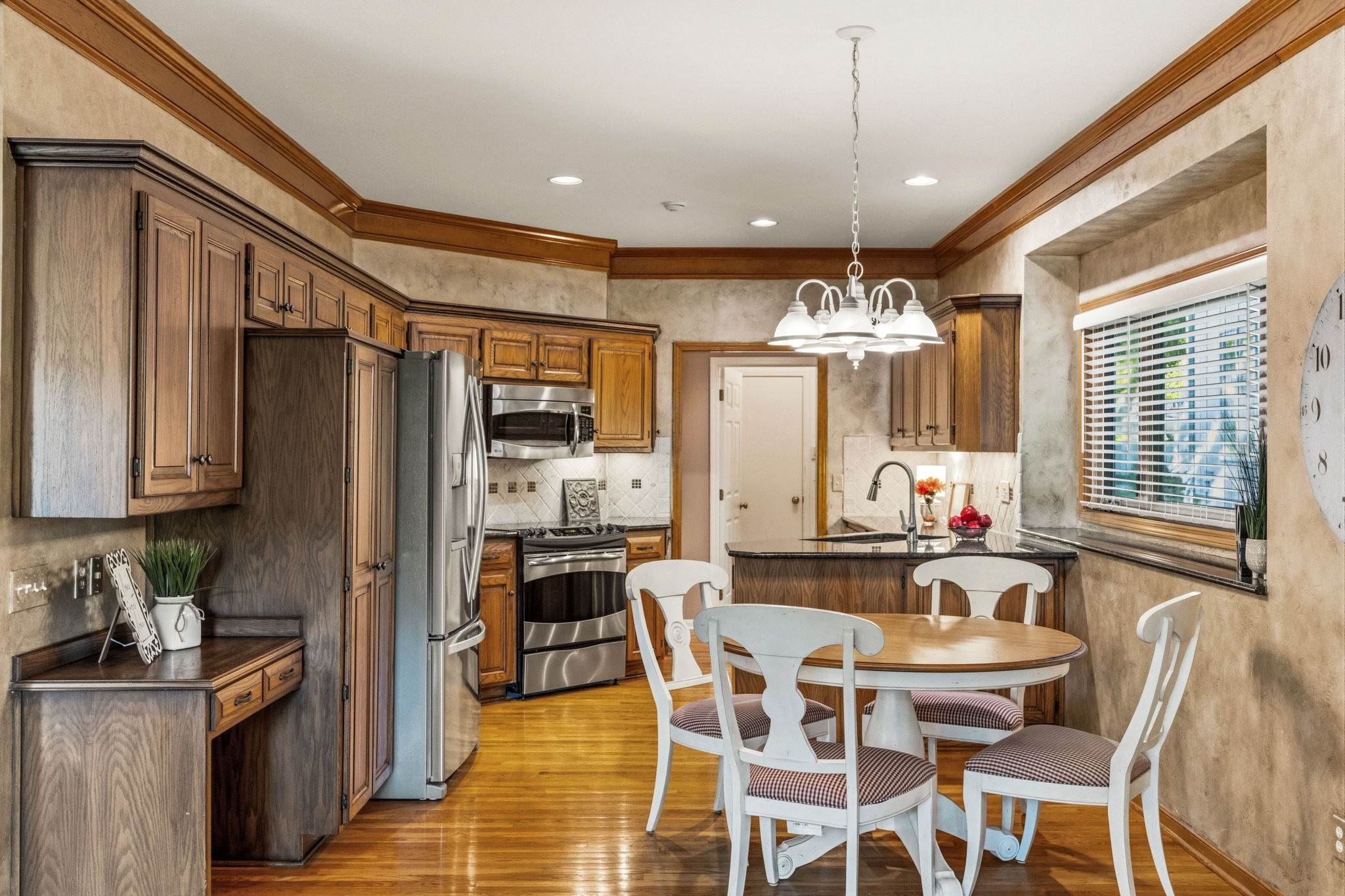 8801 W 142nd St, Overland Park, KS 66221