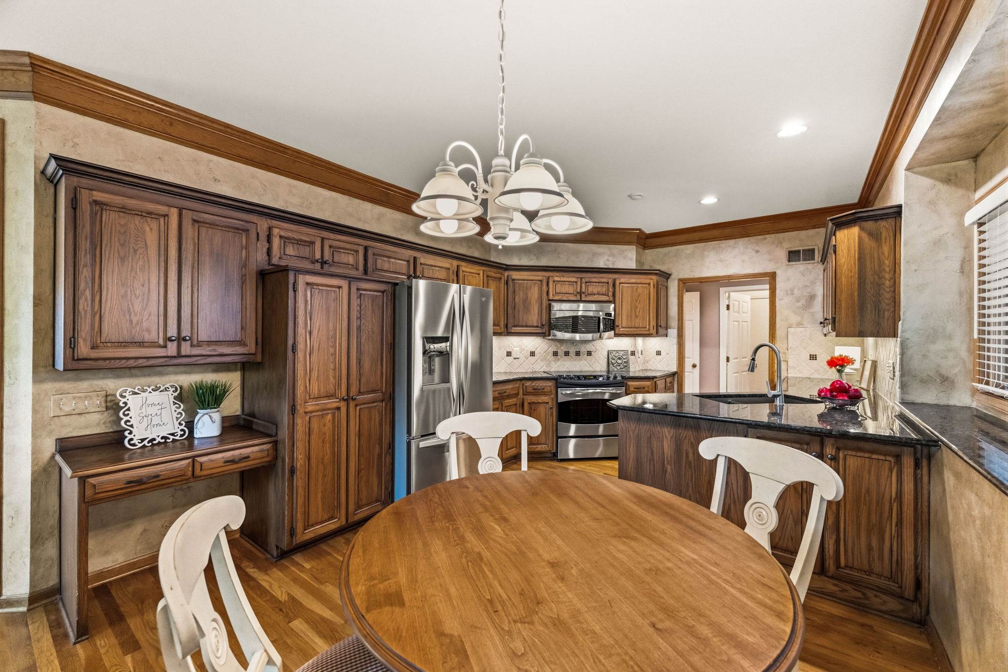 8801 W 142nd St, Overland Park, KS 66221