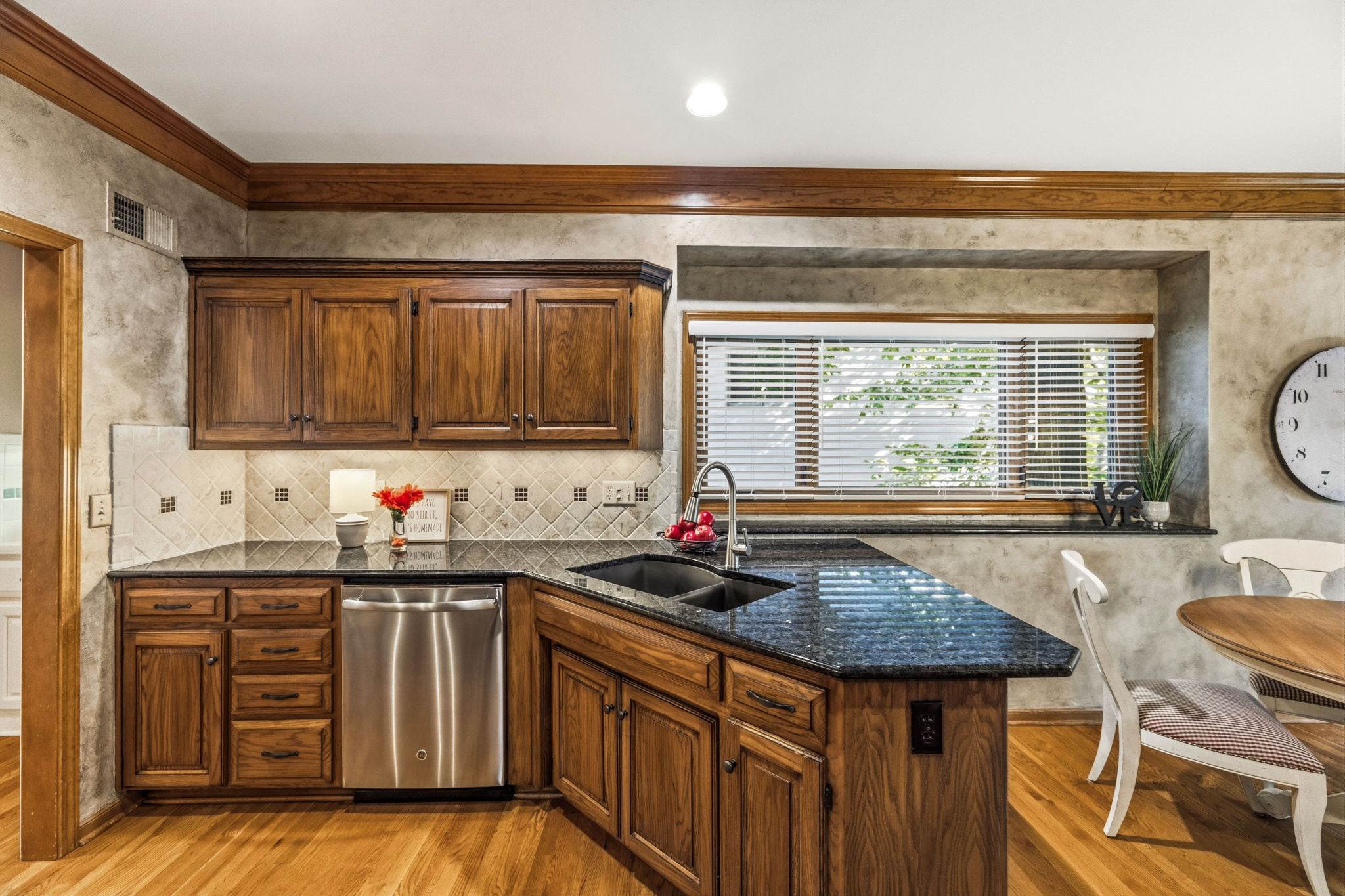 8801 W 142nd St, Overland Park, KS 66221