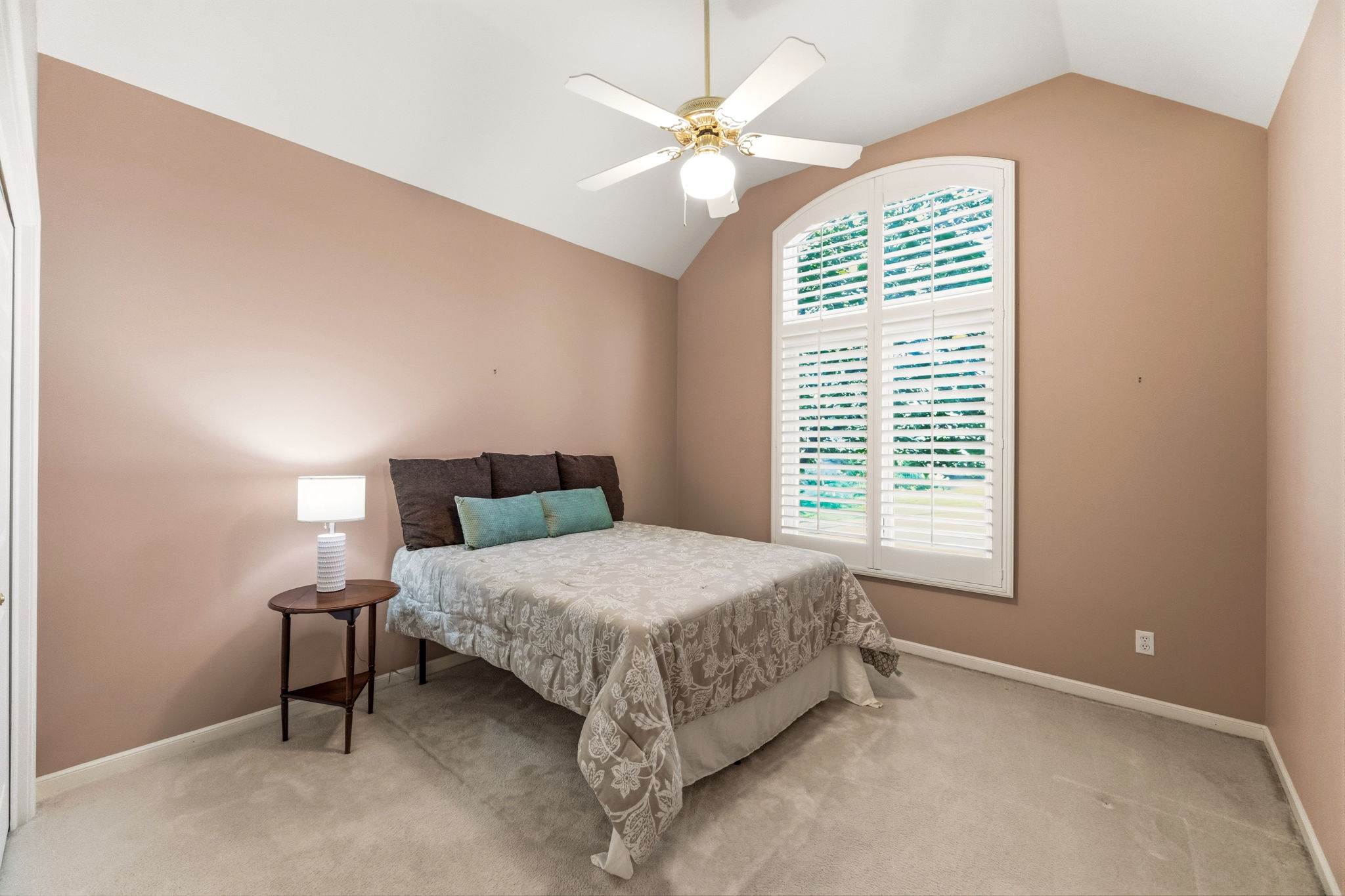 8801 W 142nd St, Overland Park, KS 66221