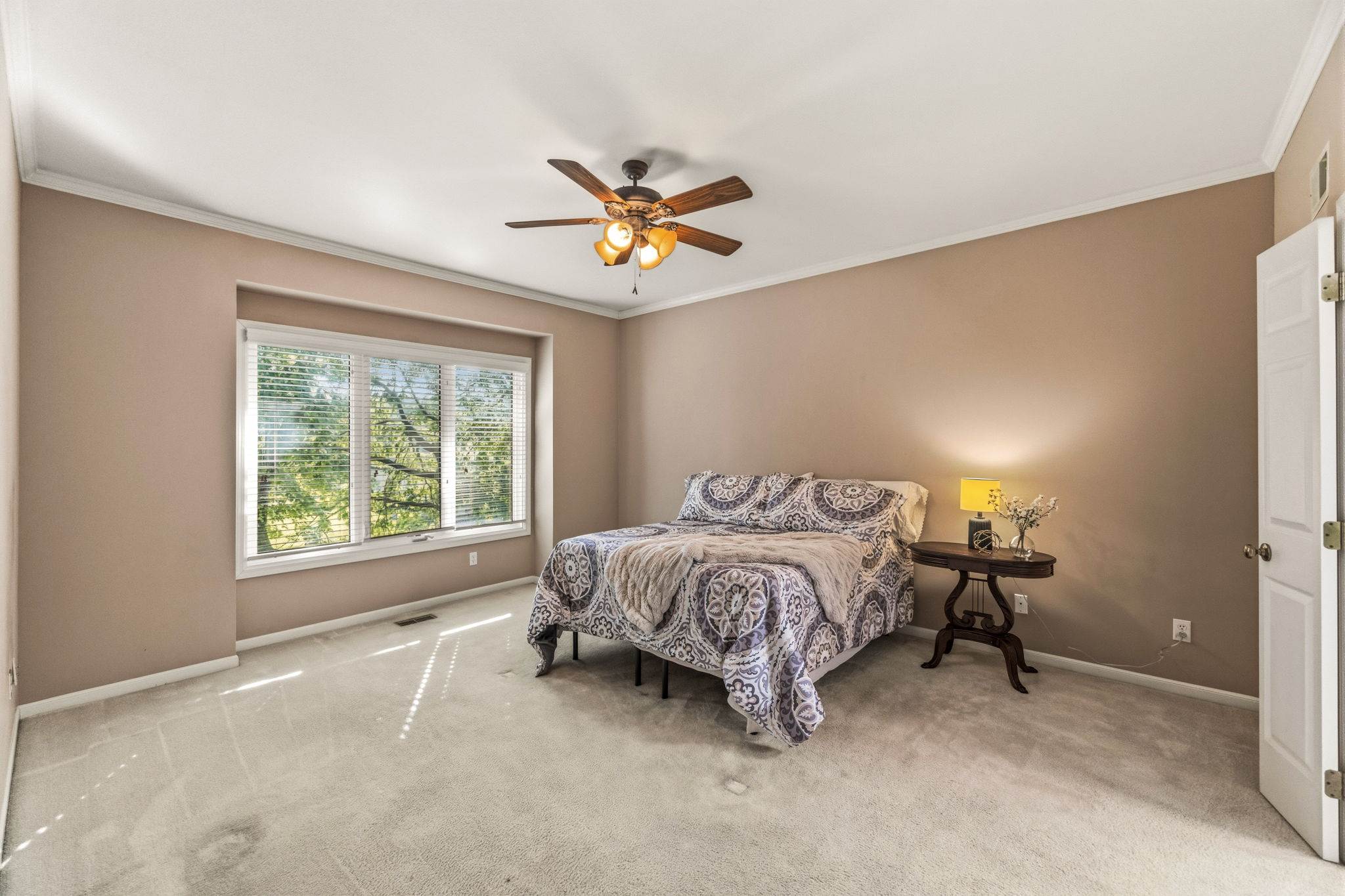 8801 W 142nd St, Overland Park, KS 66221