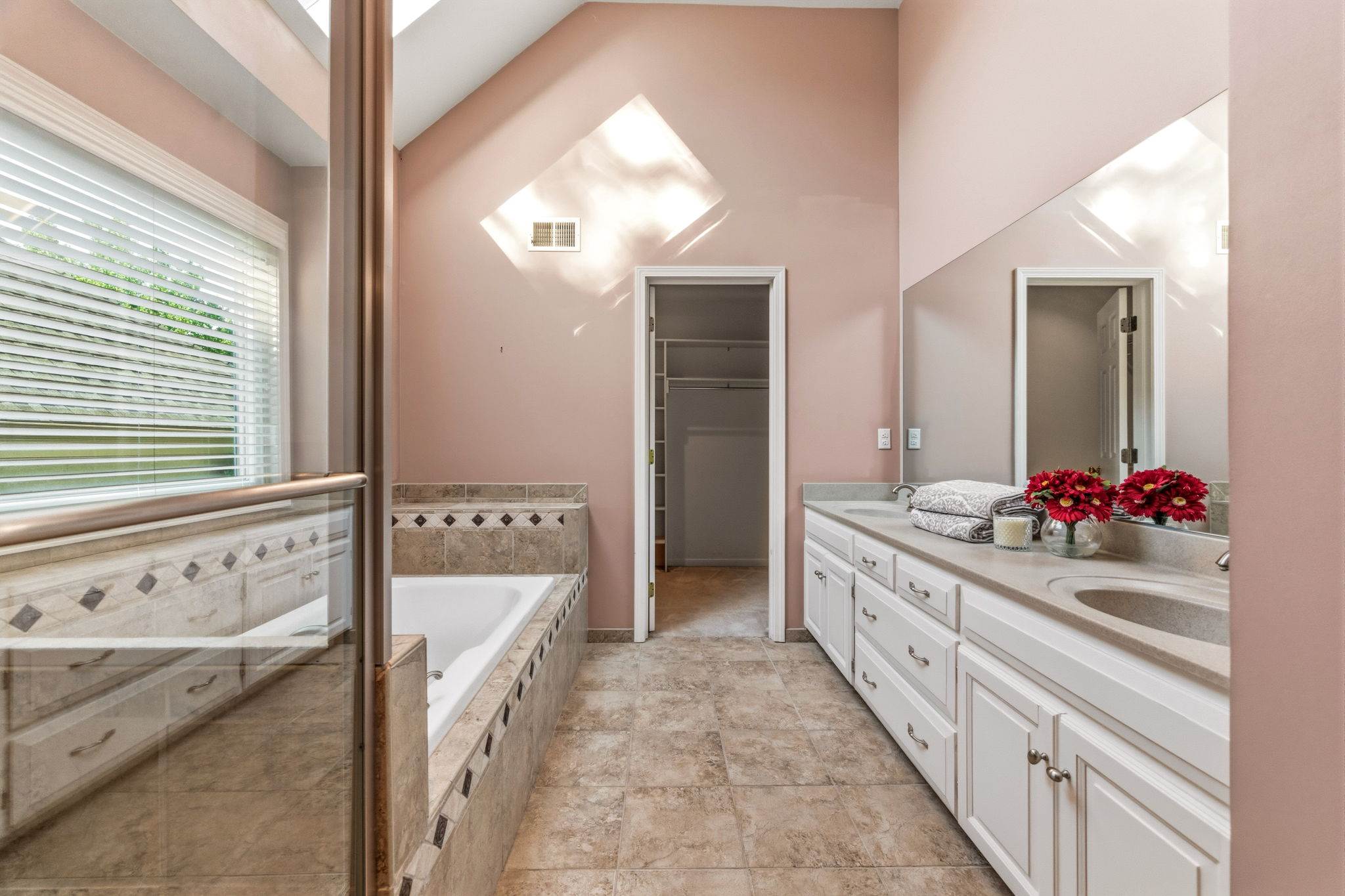 8801 W 142nd St, Overland Park, KS 66221