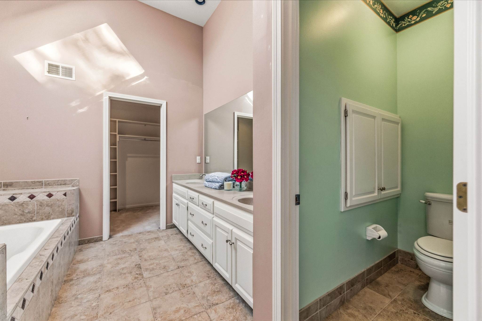 8801 W 142nd St, Overland Park, KS 66221
