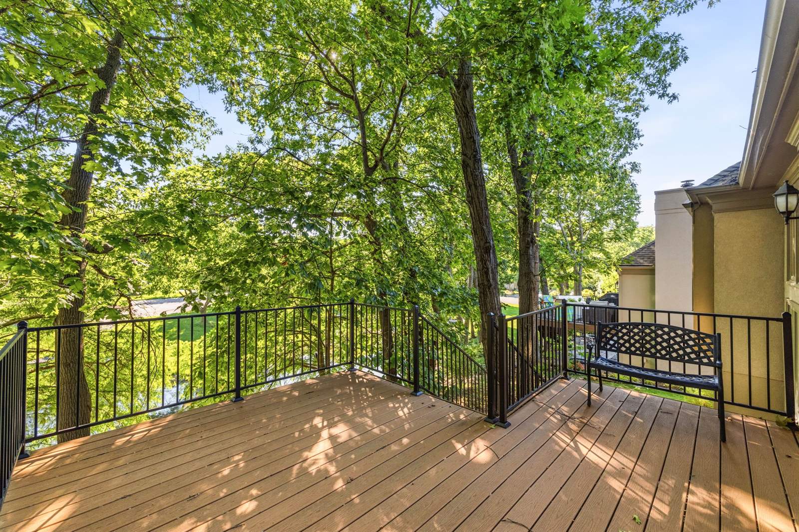 8801 W 142nd St, Overland Park, KS 66221