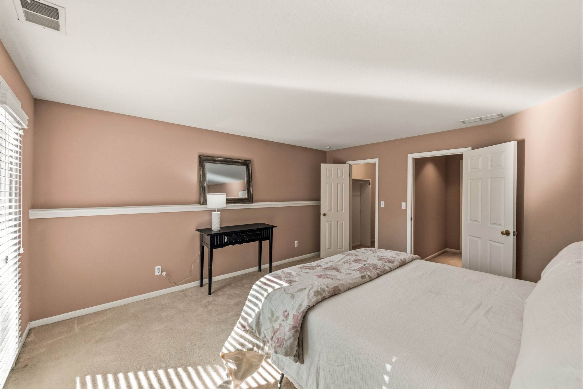 8801 W 142nd St, Overland Park, KS 66221