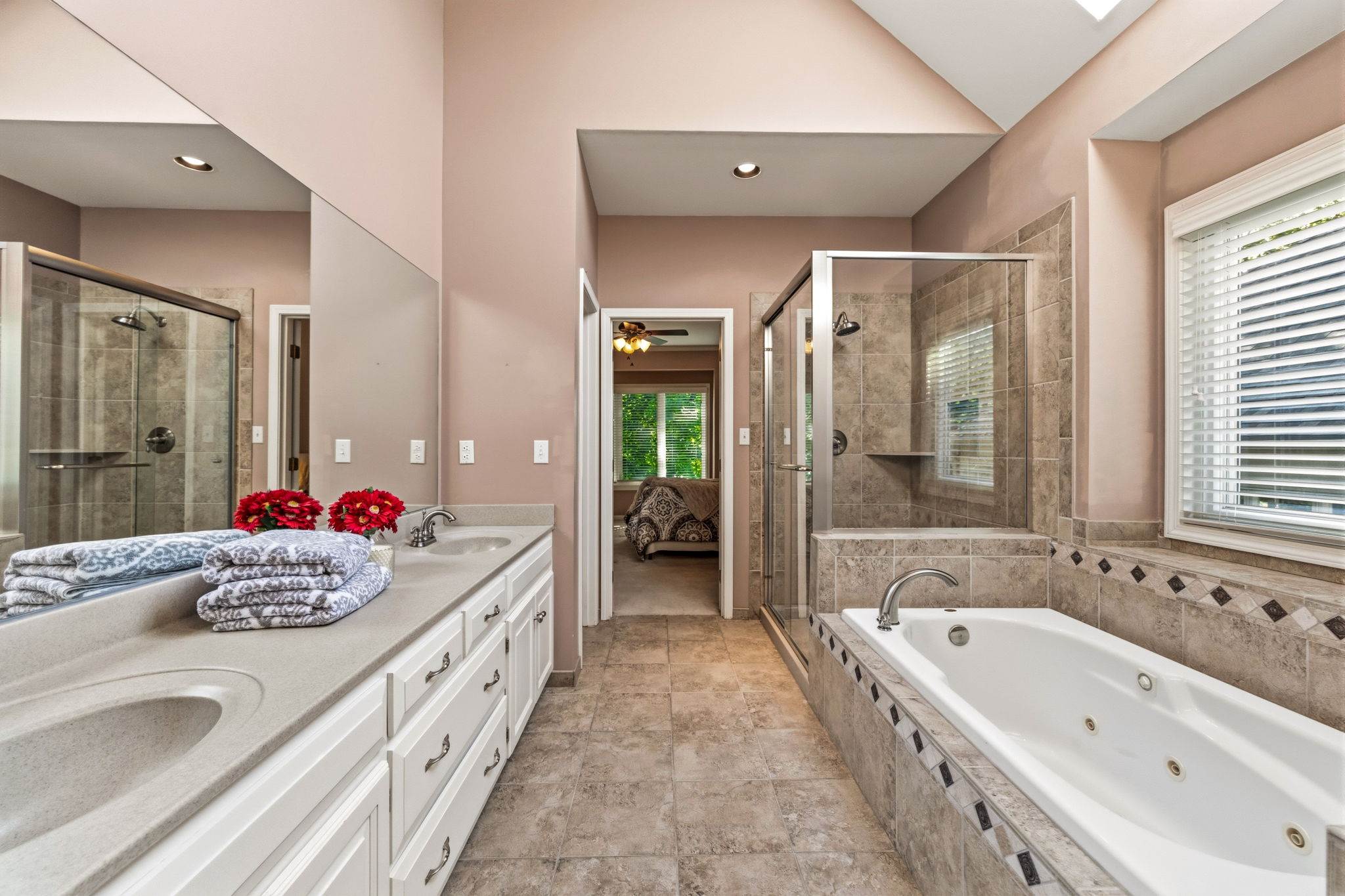 8801 W 142nd St, Overland Park, KS 66221