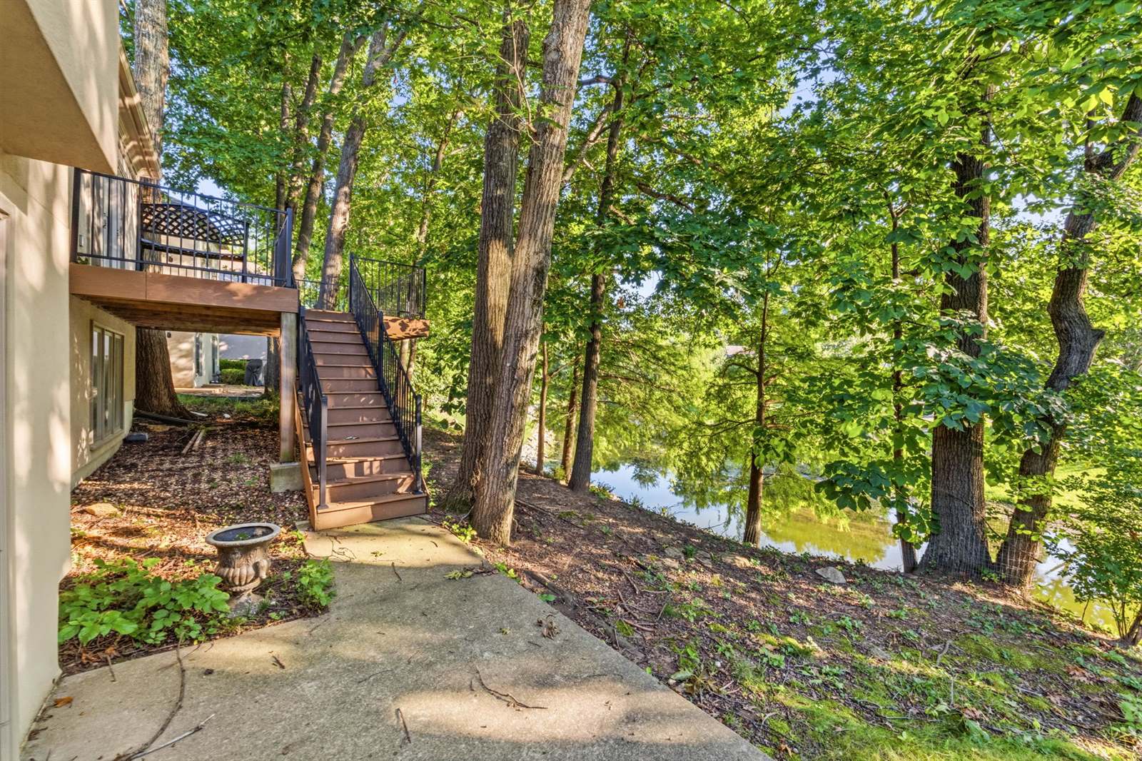 8801 W 142nd St, Overland Park, KS 66221