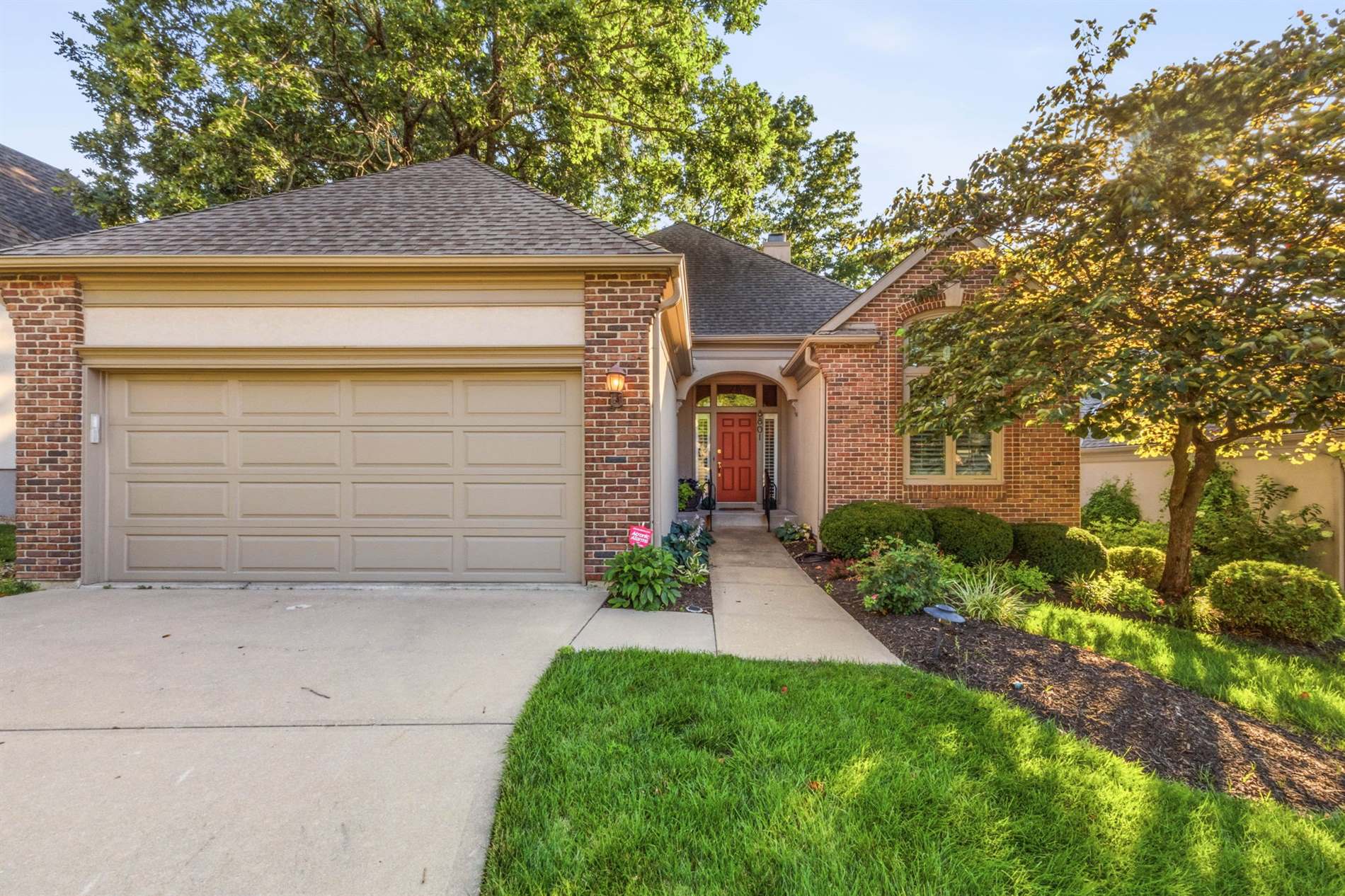 8801 W 142nd St, Overland Park, KS 66221