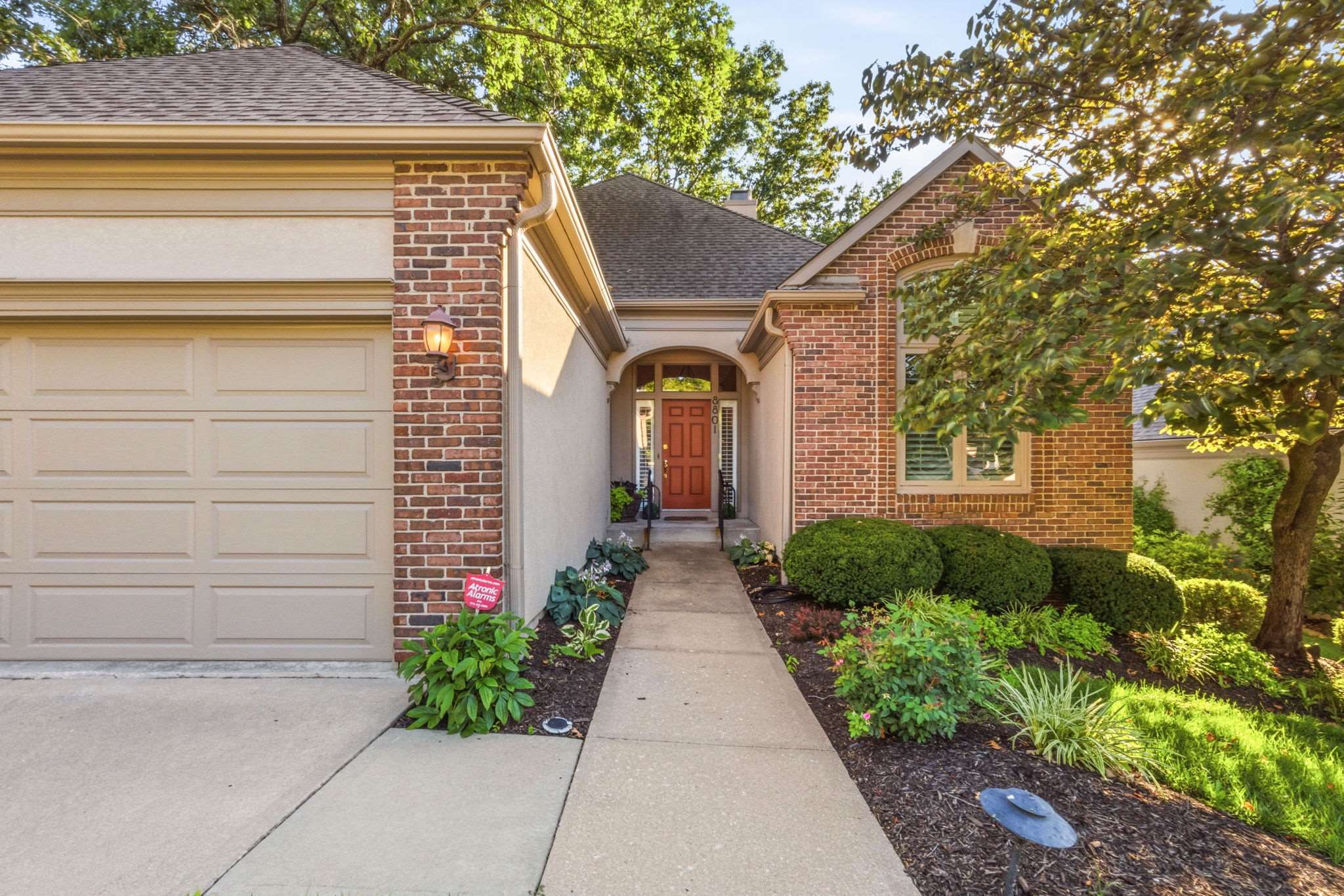 8801 W 142nd St, Overland Park, KS 66221