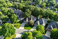 8801 W 142nd St, Overland Park, KS 66221