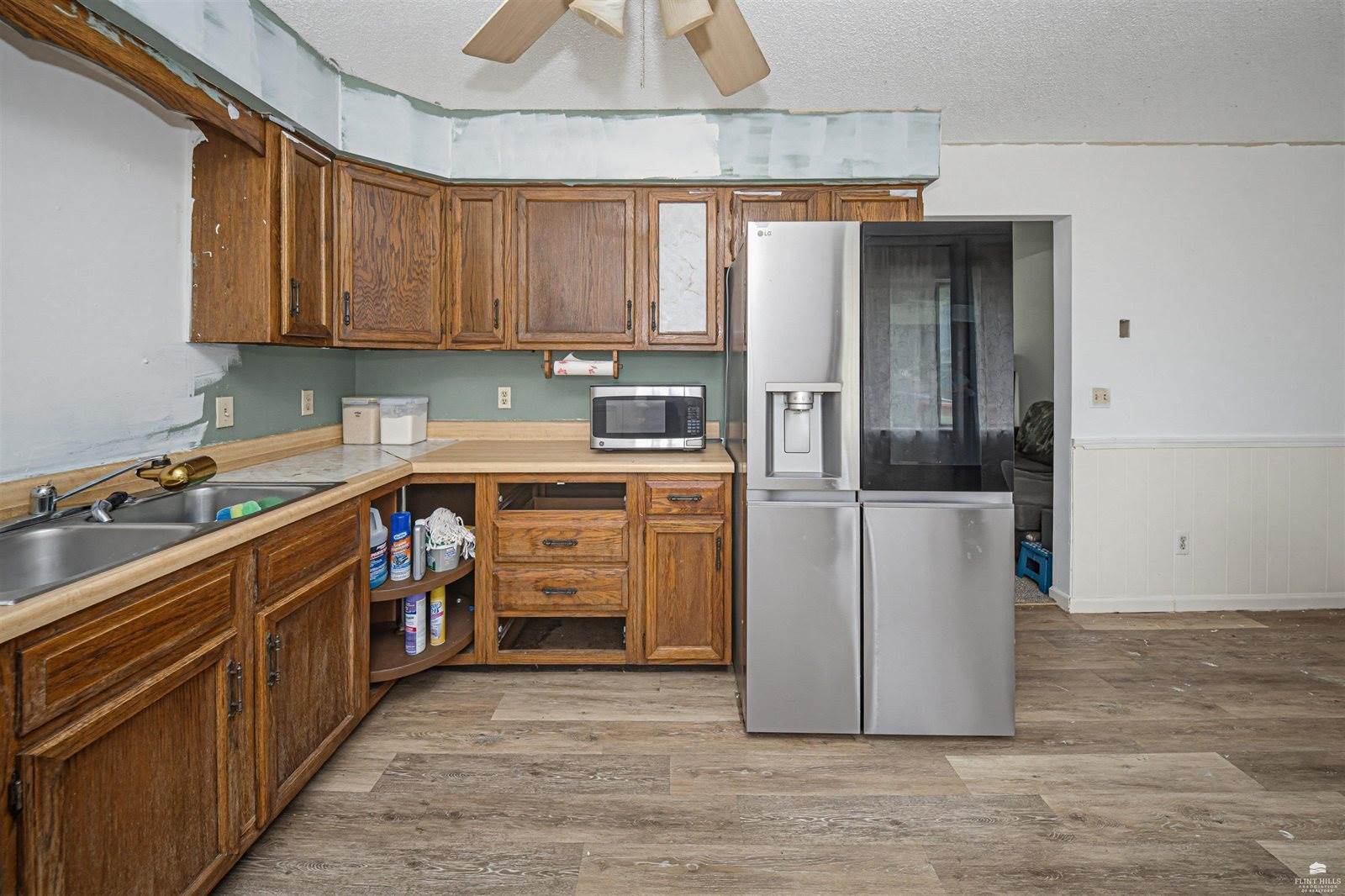 610 Knollwood Street, Wakefield, KS 67487